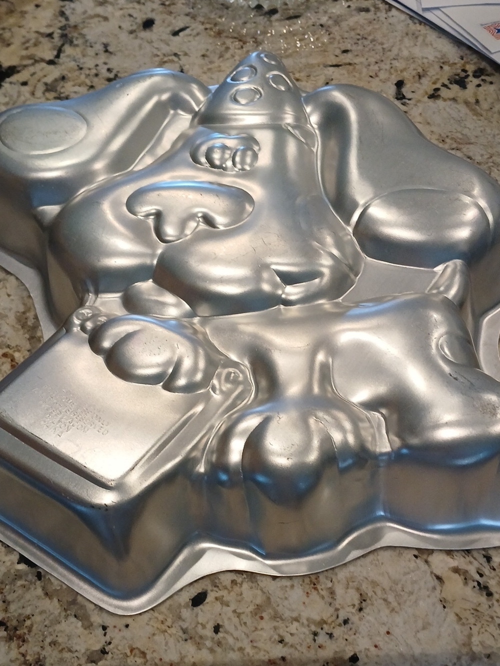 BLUES CLUES 1999 Wilton Metallic Silver Novelty Cake Mold